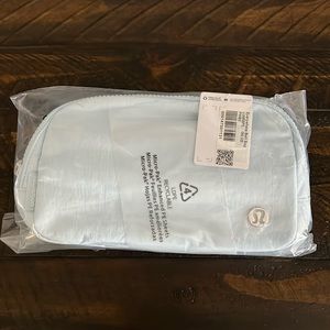 LULULEMON Everywhere Belt bag 1L, NWT. Powder Blue 🩵